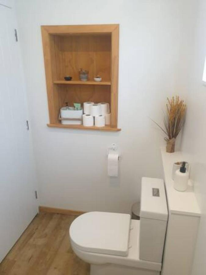New, Cosy & Private 1-Bedroom & Living Flat Porirua Buitenkant foto