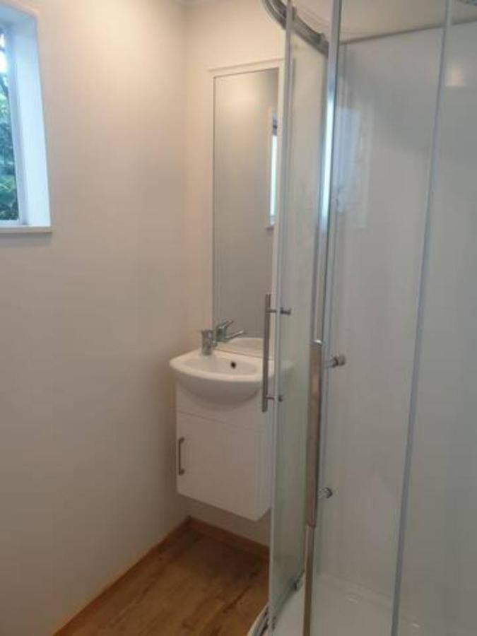 New, Cosy & Private 1-Bedroom & Living Flat Porirua Buitenkant foto