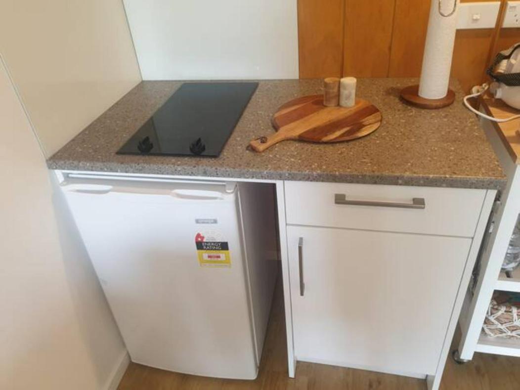 New, Cosy & Private 1-Bedroom & Living Flat Porirua Buitenkant foto